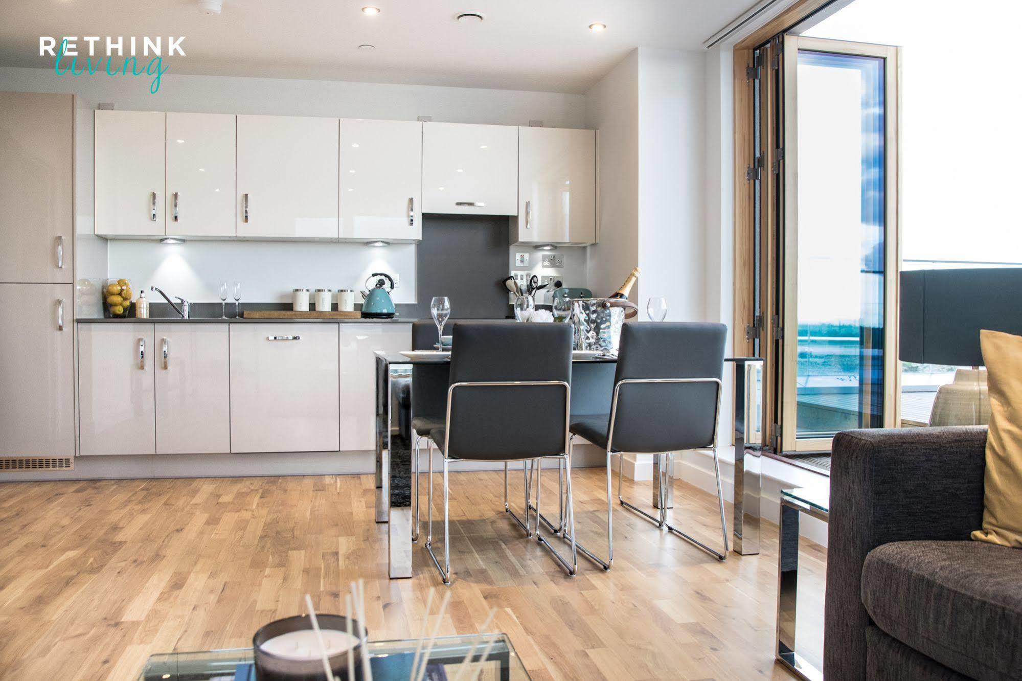 The Penthouse At Hewitt Hotel Reading Bagian luar foto